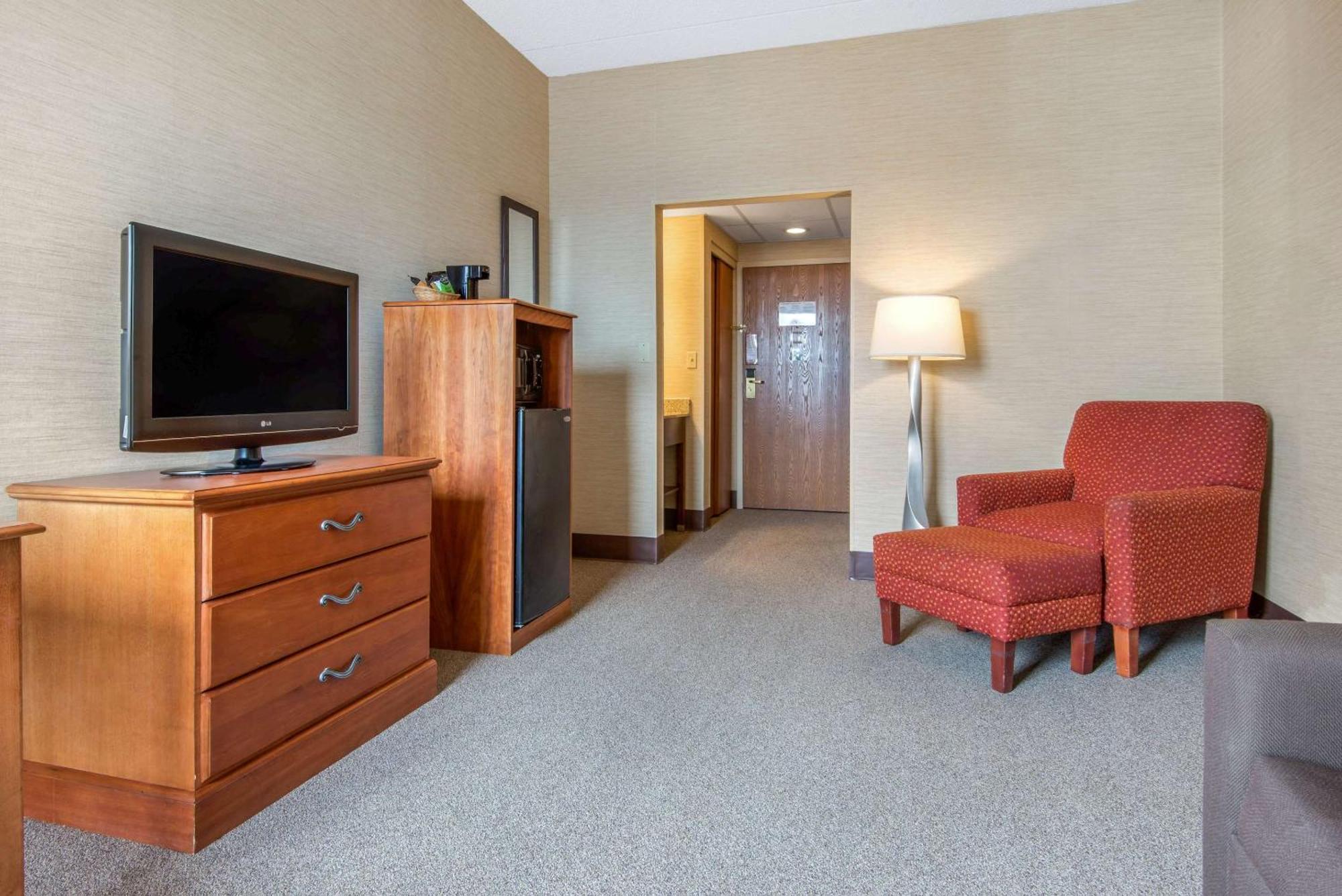 Quality Inn & Suites Mansfield Ngoại thất bức ảnh