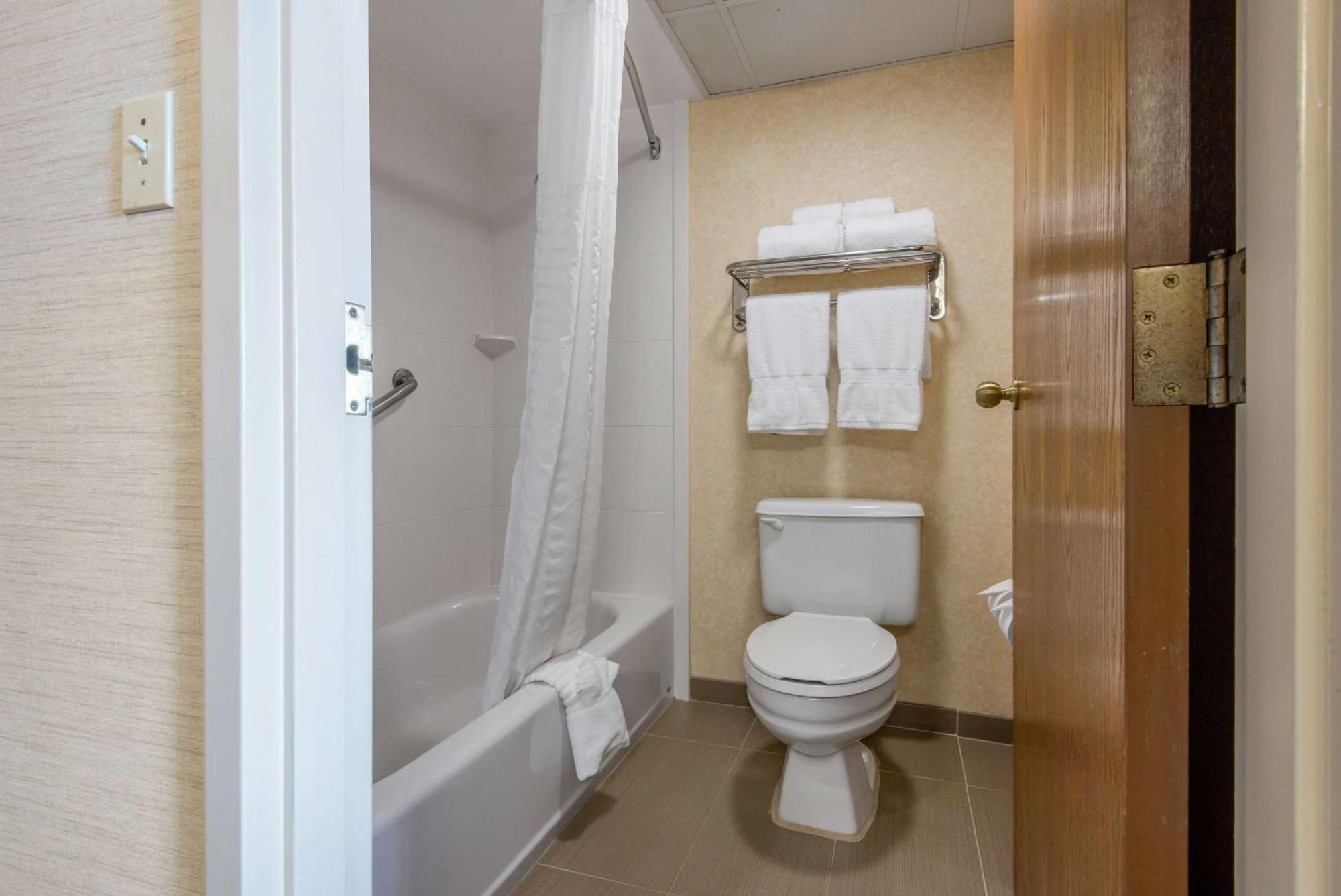 Quality Inn & Suites Mansfield Ngoại thất bức ảnh