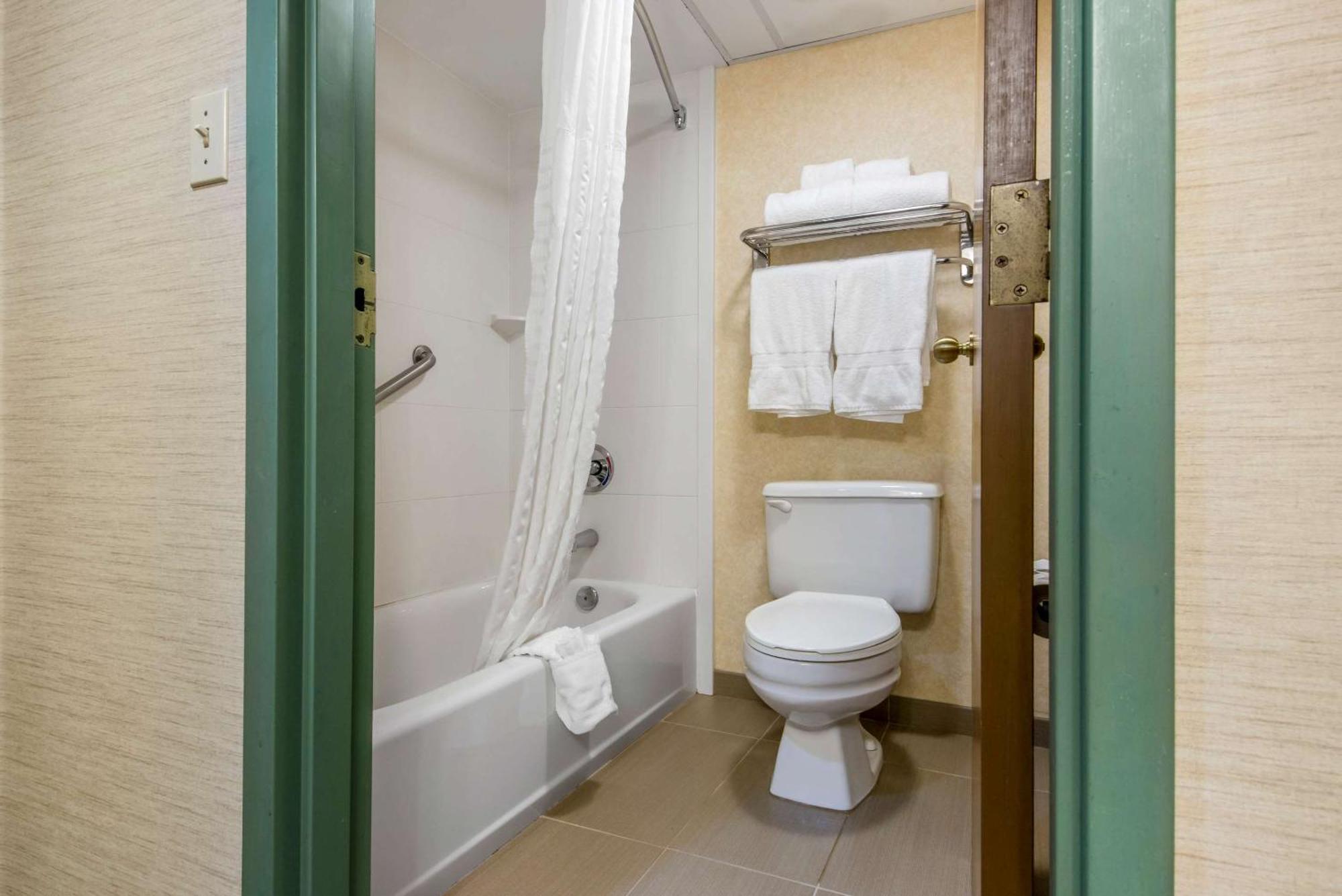 Quality Inn & Suites Mansfield Ngoại thất bức ảnh